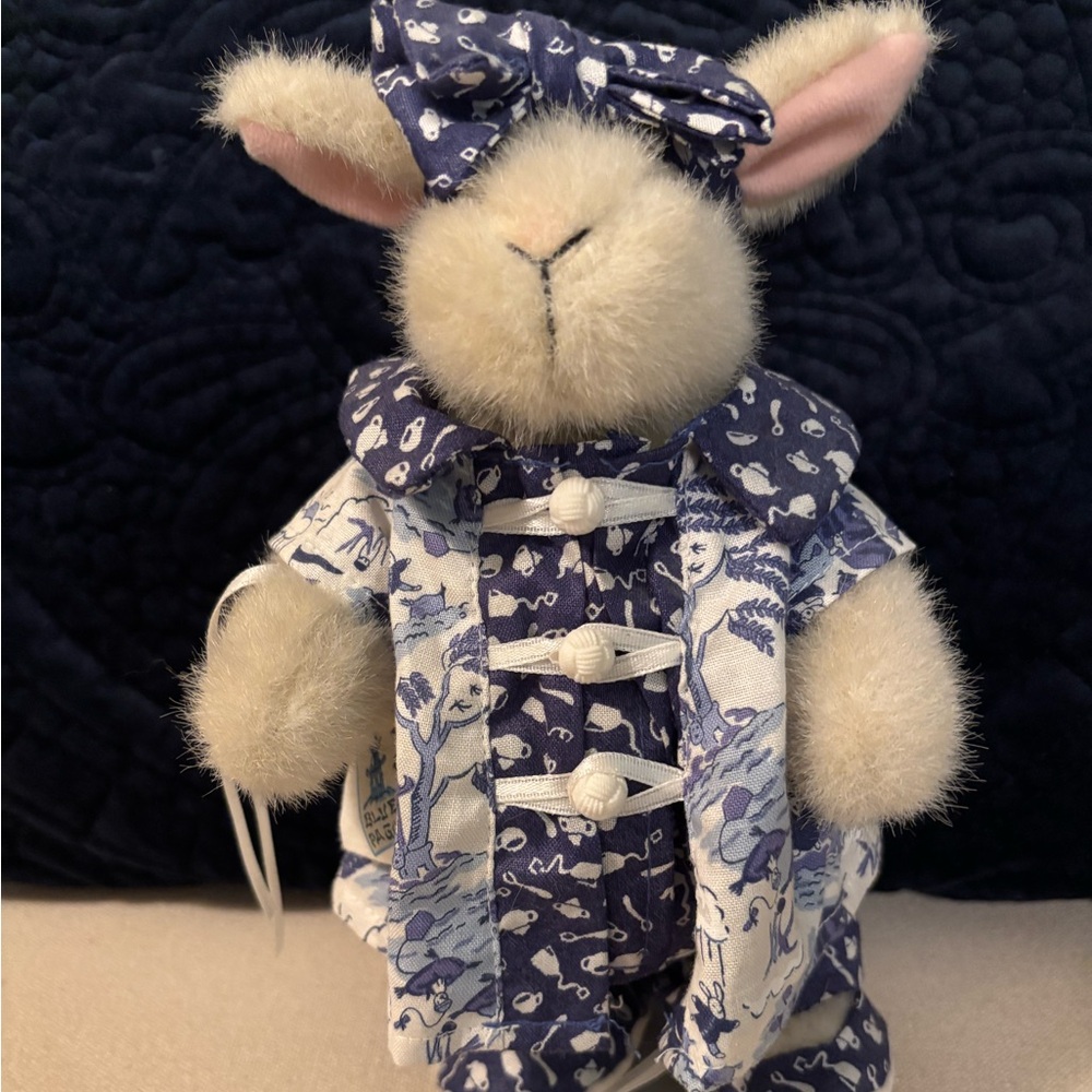 Hoppy Vanderhare “ Blue Pagoda: All the Tea in China”